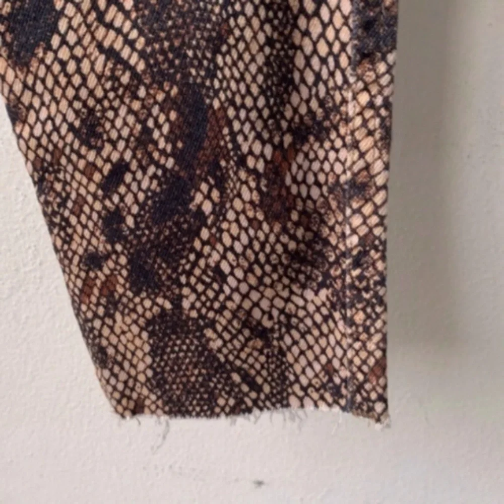 Revolve Free People High Rise Raw Hem Jegging Jean Cropped Skinny Two Faced 27 - Picture 8 of 9